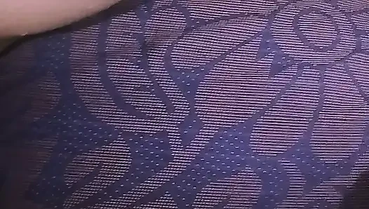 I fucked the expatriate's wife at her home.