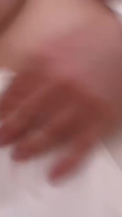 Bătrânul fermier pervers mă fute atât de tare încât țâțele mele de lapte au orgasm | Clip 3