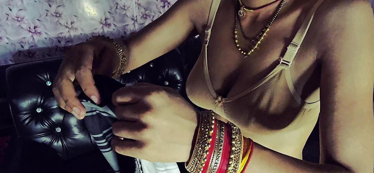 A young woman calls a plyboy or husband's back fun Karti H Hindi sex