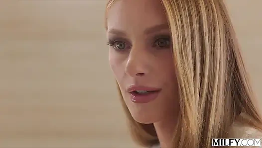 Orta yaşlı seksi kadın evli kızıl saçlı orta yaşlı seksi kadın Jessi Rae iş arkadaşını mükemmel itaatkar oğlan oyuncağı olması için eğitiyor