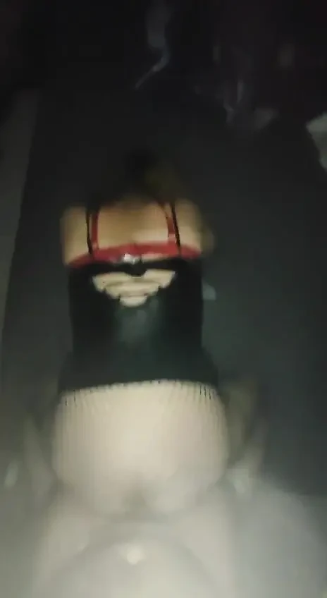 سخيف زوجتي على الأريكة غريب