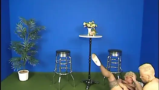 Pelacur dewasa dientot dua kontol, satu per satu