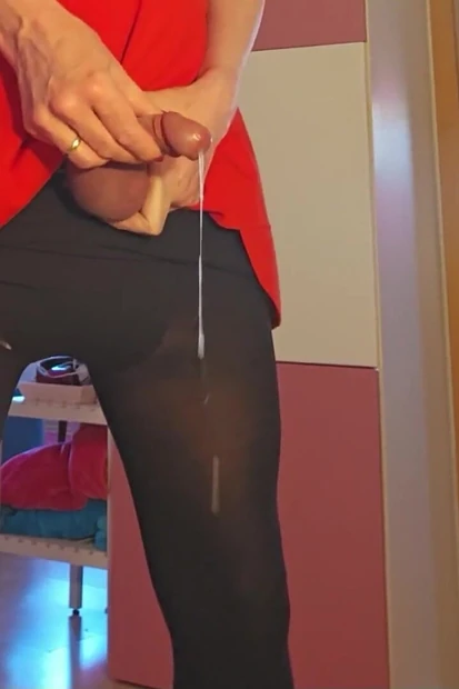 TS Lilly Sophie Cumshot Compilation 2025-04