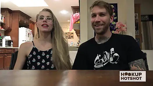 Die kleine blonde kyaa liebt es, von bryan gozzling gefickt zu werden