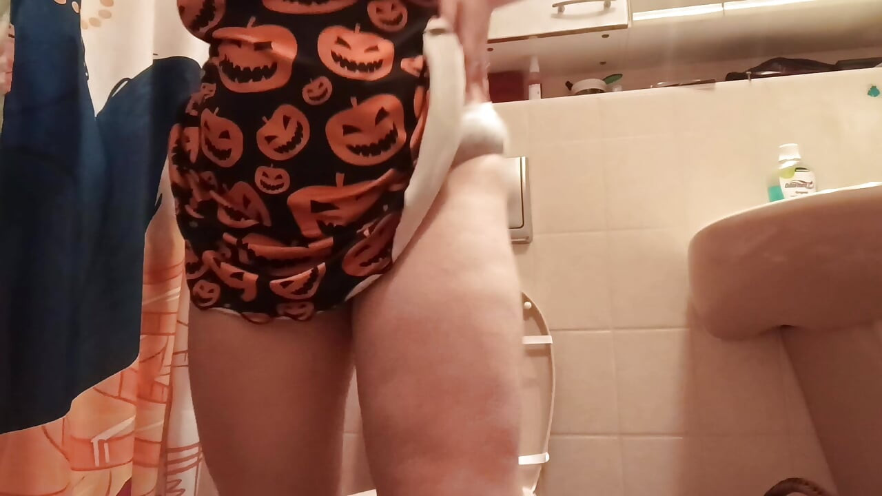 I hope my party guests don't hear me pissing