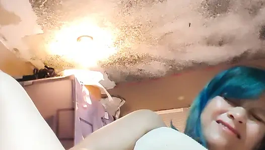 Lusi tatminsiz evli kadın kocasını aldatmayı düşünüyor