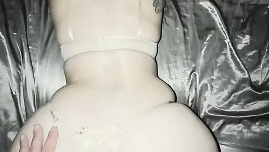 Frohes neues jahr, asiatisches teen mädchen im doggystyle mit creampie am ende gefickt