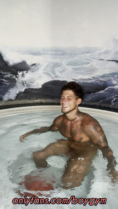 Cums In Jacuzzi Hotel💦 Im An Exhibitionist