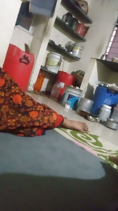 看到家里的女人就勃起