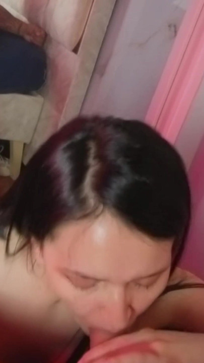 PEQUENA PUTA ADORA PAU GRANDE ATÉ GOZAR