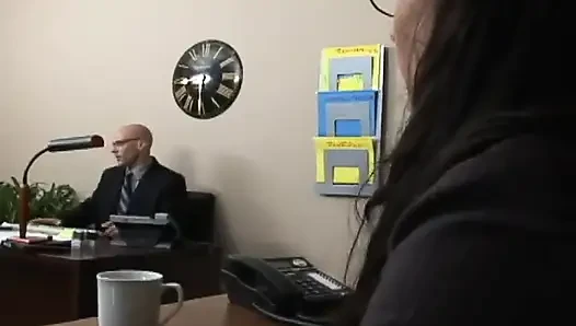 Büyük memeler iş başında - Johnny üstte sikiştiği için Jessica'dan nefret ediyor