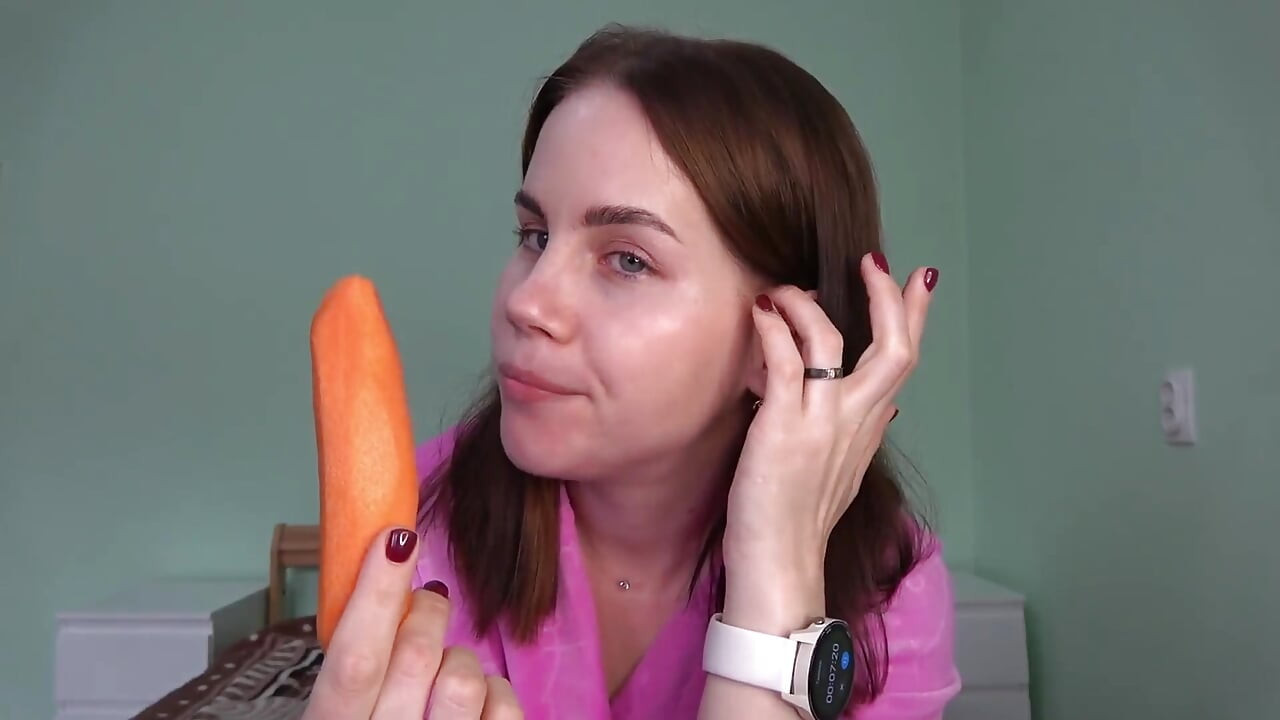 Quente Ruiva Anna Faz Um Boquete E Recebe Uma Gozada