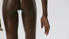 Latihan kebugaran gadis kulit hitam kurus seksi menyenangkan