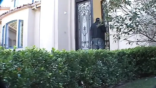 Esmer hatun ateşli üçlü grup seks yapıyor