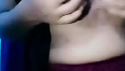 Indian girl showing big boobs in video call sexy boobs