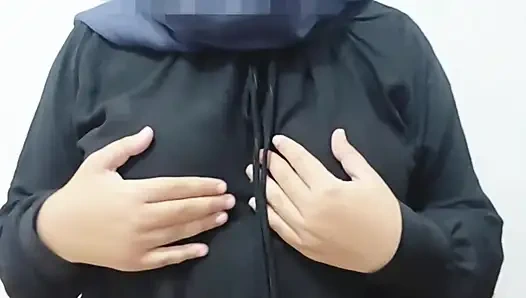 schöne schwester mit einem hijab