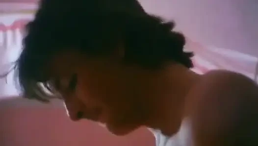 Klasik kısa saçlı sarışın orta yaşlı seksi kadın