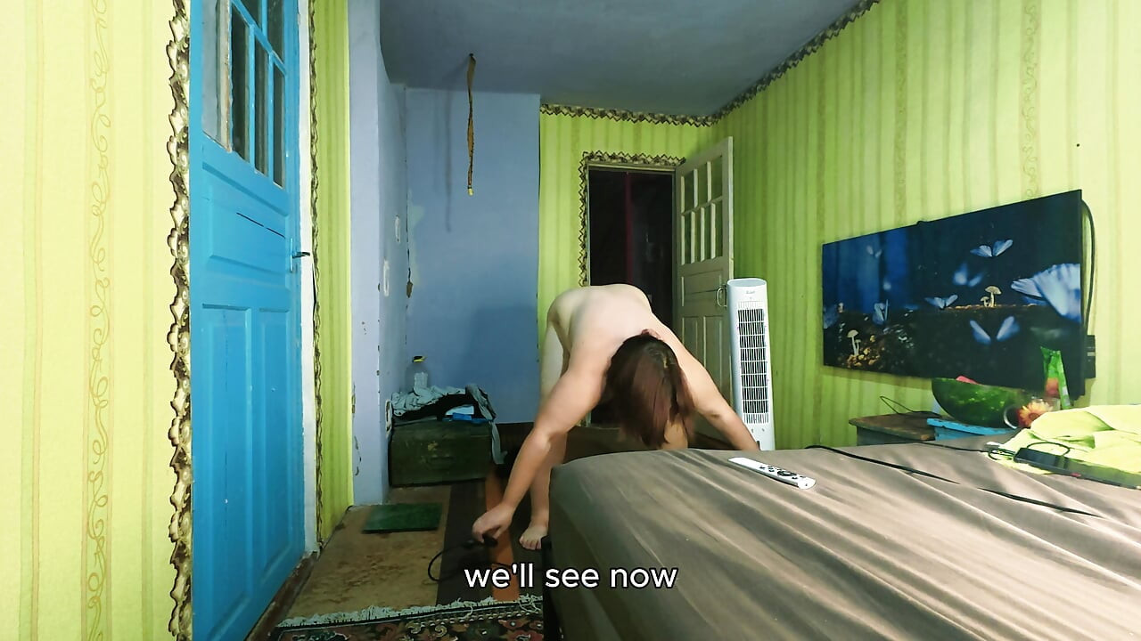 Naked Amateur Shaking on Vibration Plate Reading and Answering Comments Daily Series English Subs
