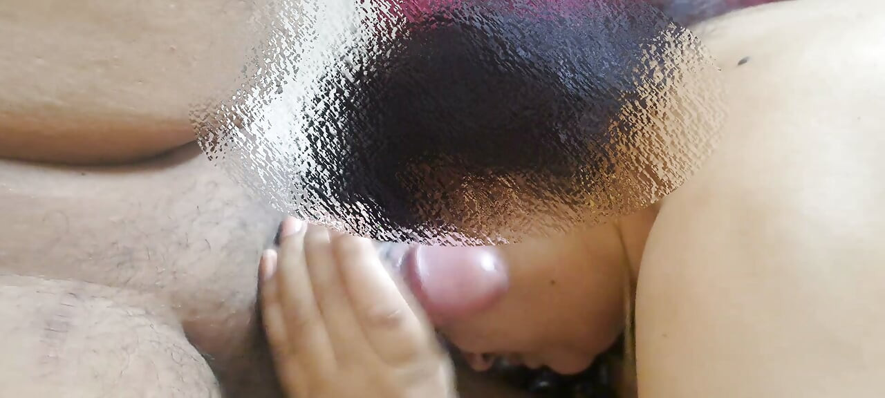 자지 옆으로 빨기