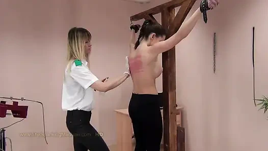 Marianna1 şaplak makinesi - çıplak sırt kırbaçlama