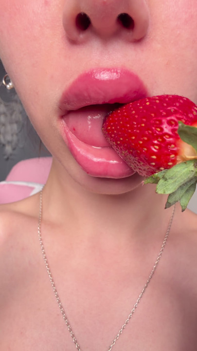 Juicy strawberry asmr - wet lips Close-up
