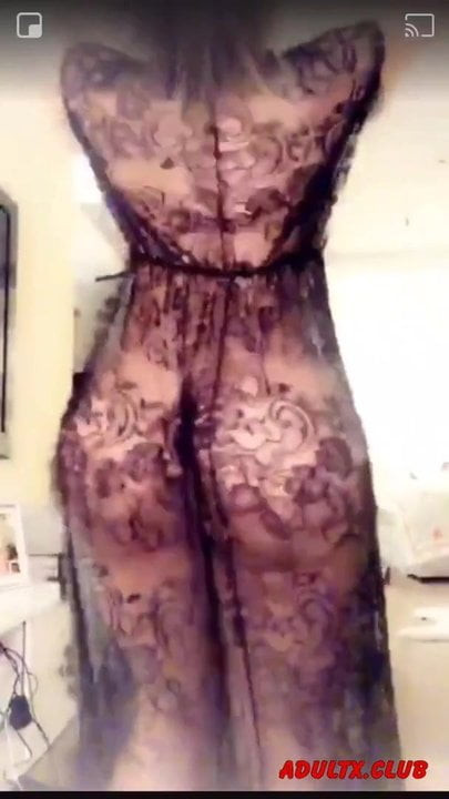 Sexy Dancing Babe