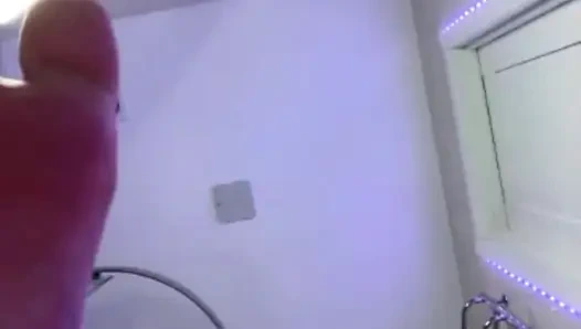 Трахаю и сквиртую крупным планом, пока делаю минет