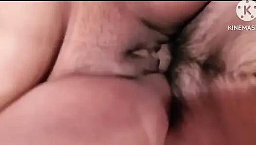 Yüzüyle ilk kez beni sikiyor canım