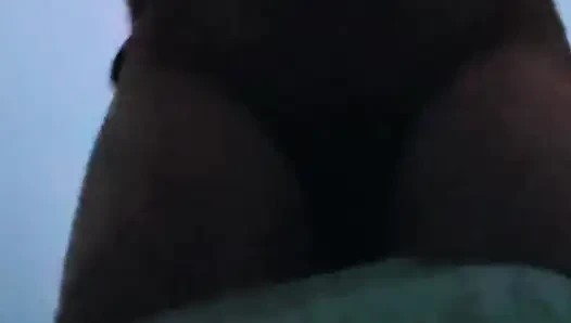 Pinay petite wird im öffentlichen badezimmer immer noch stöhnen und dirtytalk gefickt