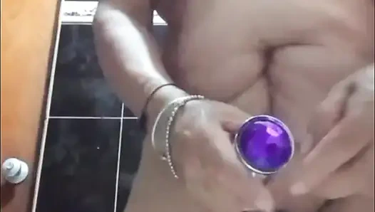 Küçük oyuncaklarımla bana dokunuyorum