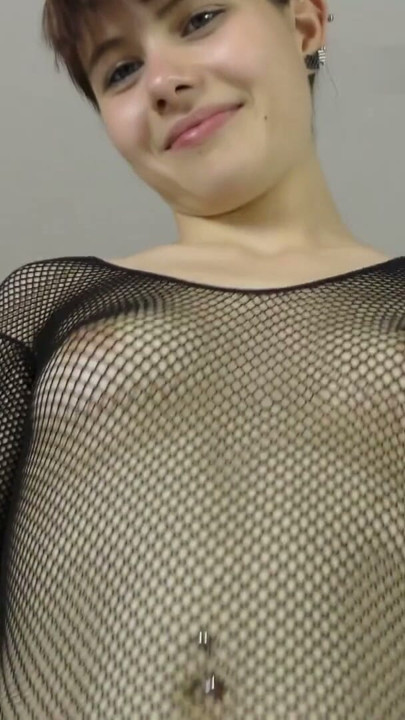 Tatlı 18 yaşındaki esmer Luna ilk porno castingini yapıyor | Bölüm 1