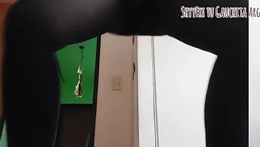 Shyyfxx çoraplarımla mastürbasyon yapıyorum ve sihirli bir spreyle bitiriyorum!