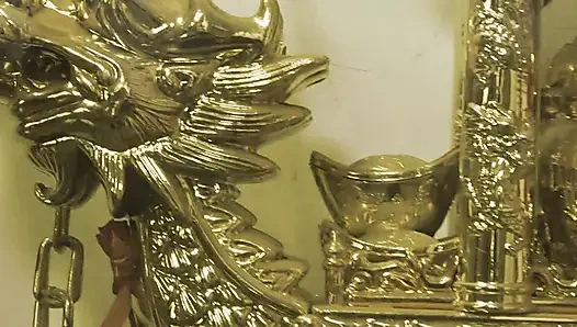 Gadis remaja nakal nyepong kontol besar sampai ke tenggorokannya