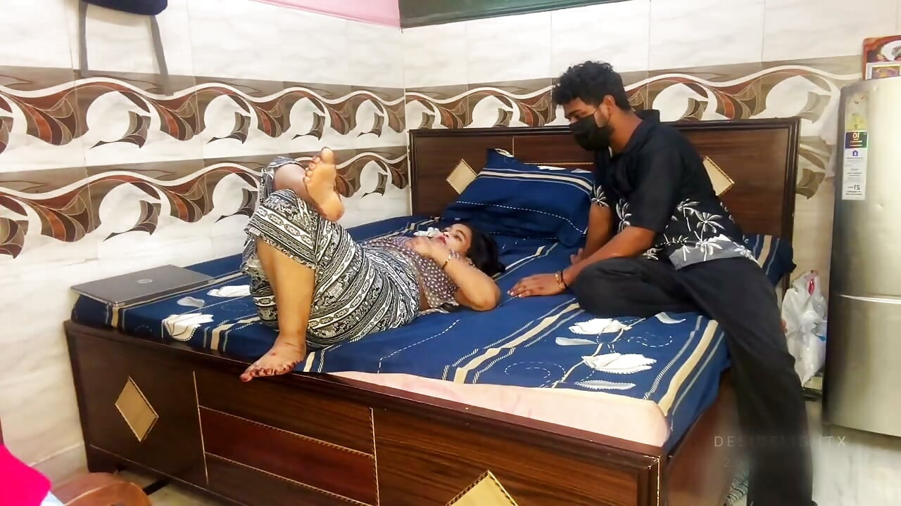 Hot Indian Stepmom Gets Super Wet During Hard Home Se