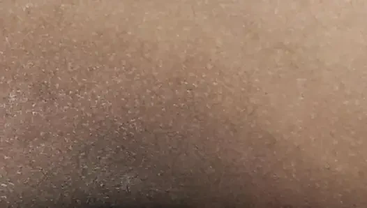 Üvey kız kardeş üvey erkek kardeşinin önünde taze