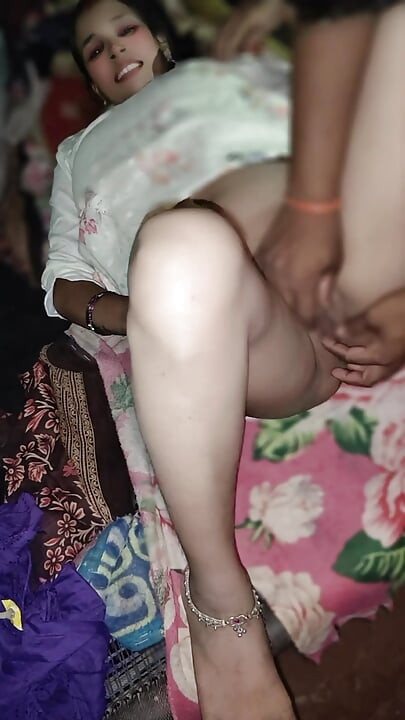 Girlfriend ki chudai room me