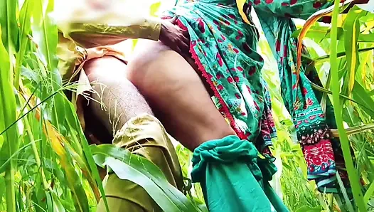 Seks threesome hot di luar ruangan
