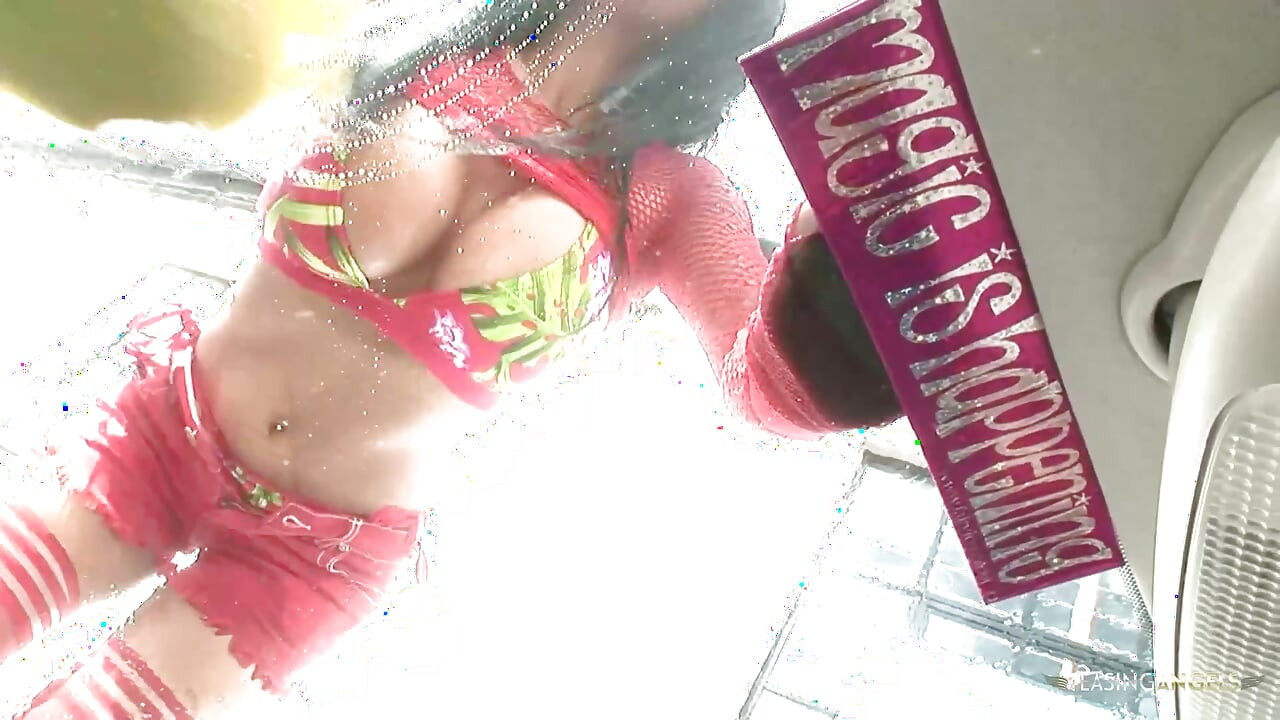 Büyük memeli araba yıkamacı piliç ödeme olarak yarak alıyor