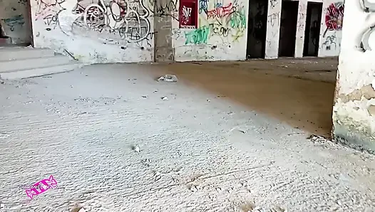 Aku ketemu orang asing dan nyepong kontolnya sampai dia crot