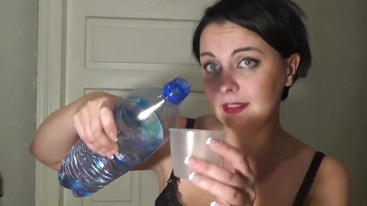 Huge Pee Challenge - Part 1 - 46 Minutes 50 Ml of Piss Every 5 Minutes
