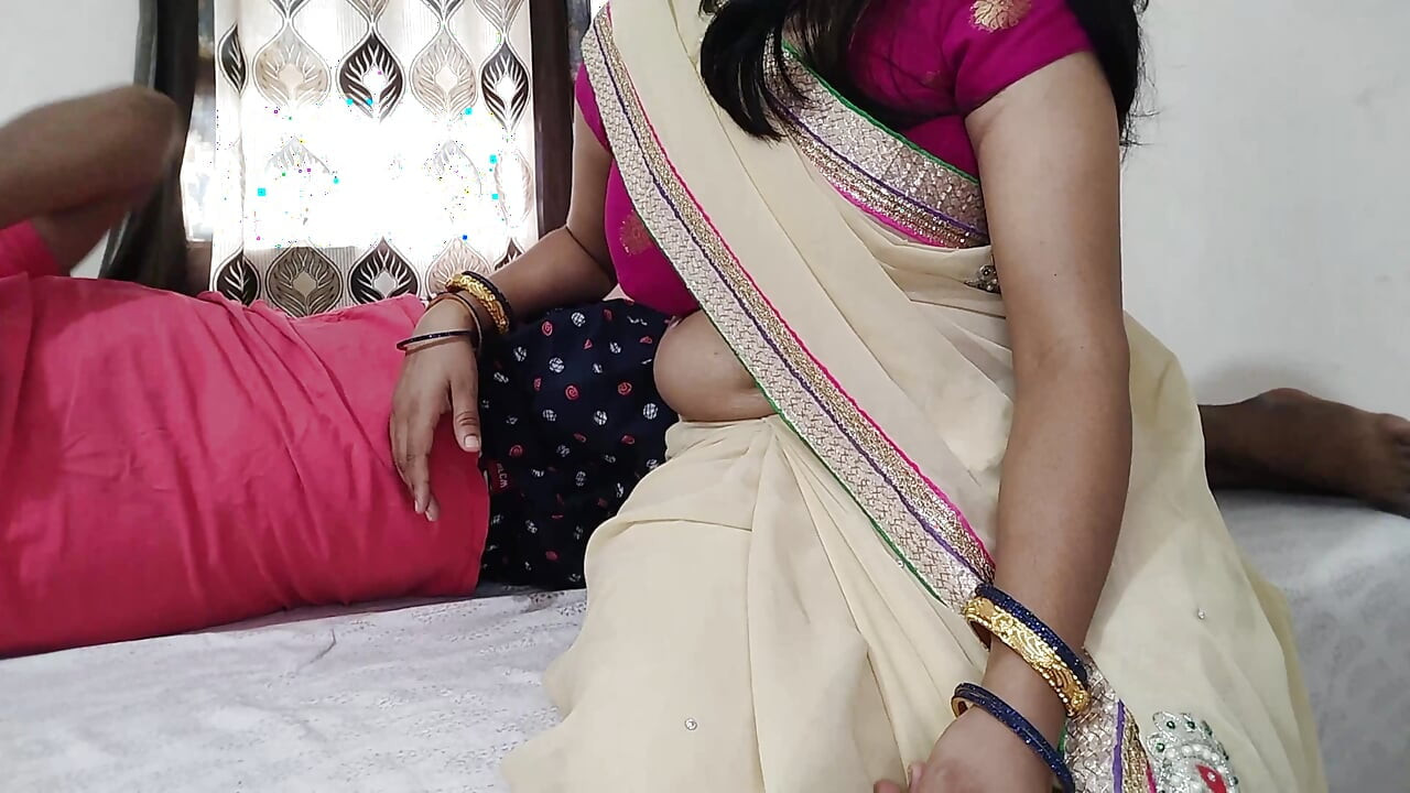 Indian Bhabhi Cheat Hubby Sex with Devar in Saree with Hindi Audio