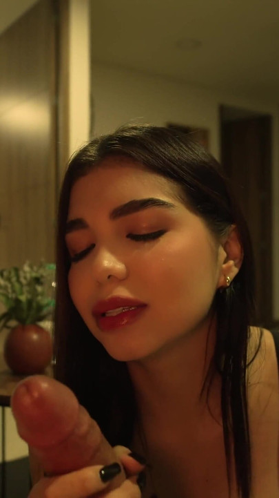My Colombian Stepsis Caught Me Jerking off to Her Pics and She Ended up Fucking Me Raw! Manuela Vae - Papuchizz
