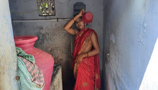 Recién casada bhabhi tiene sexo en el baño