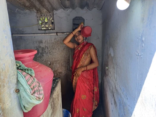 Une bhabhi nouvellement mariée se fait baiser dans la salle de bain