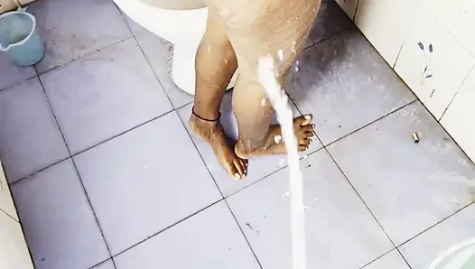 Hot Indian Girl Bathroom Video Viral