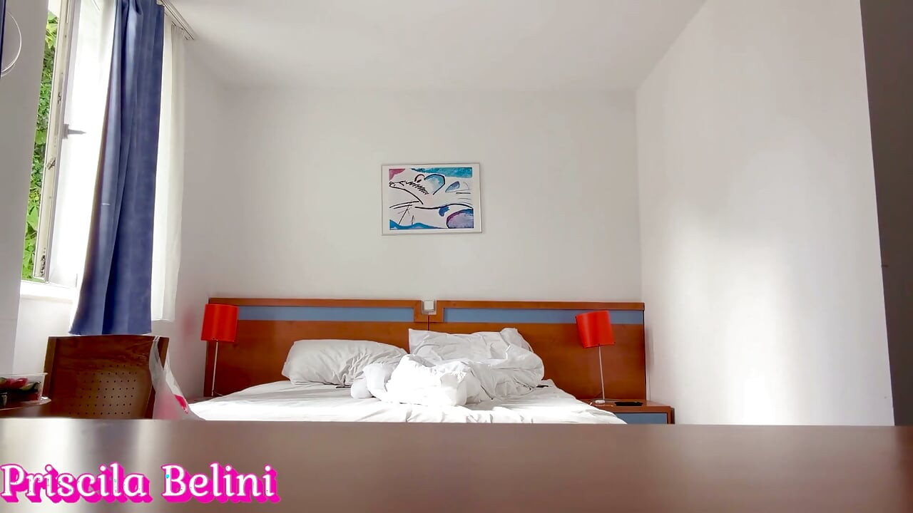 Nő felvétele hotel szobában