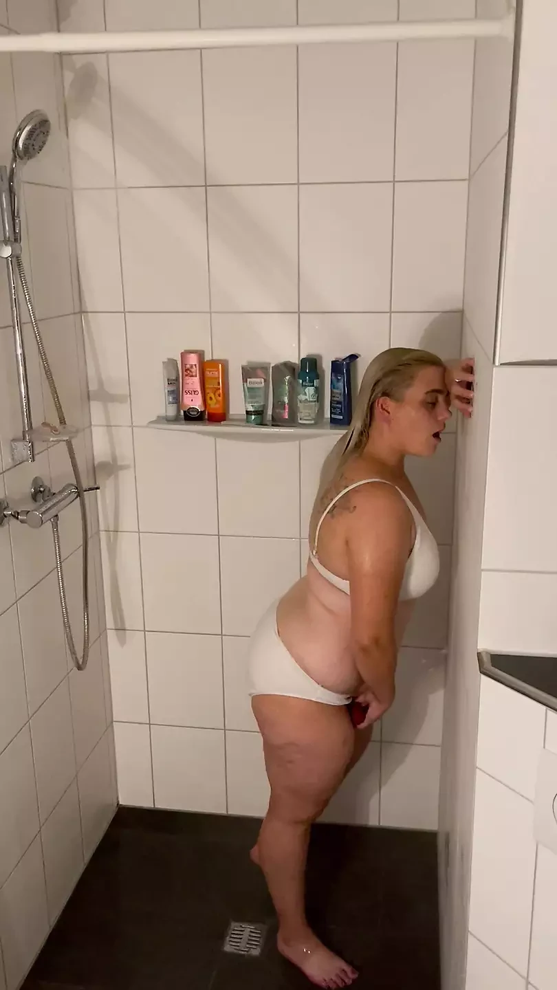 Masturbation sous la douche, orgasme multiple, deux fois avec mon Satisfyer