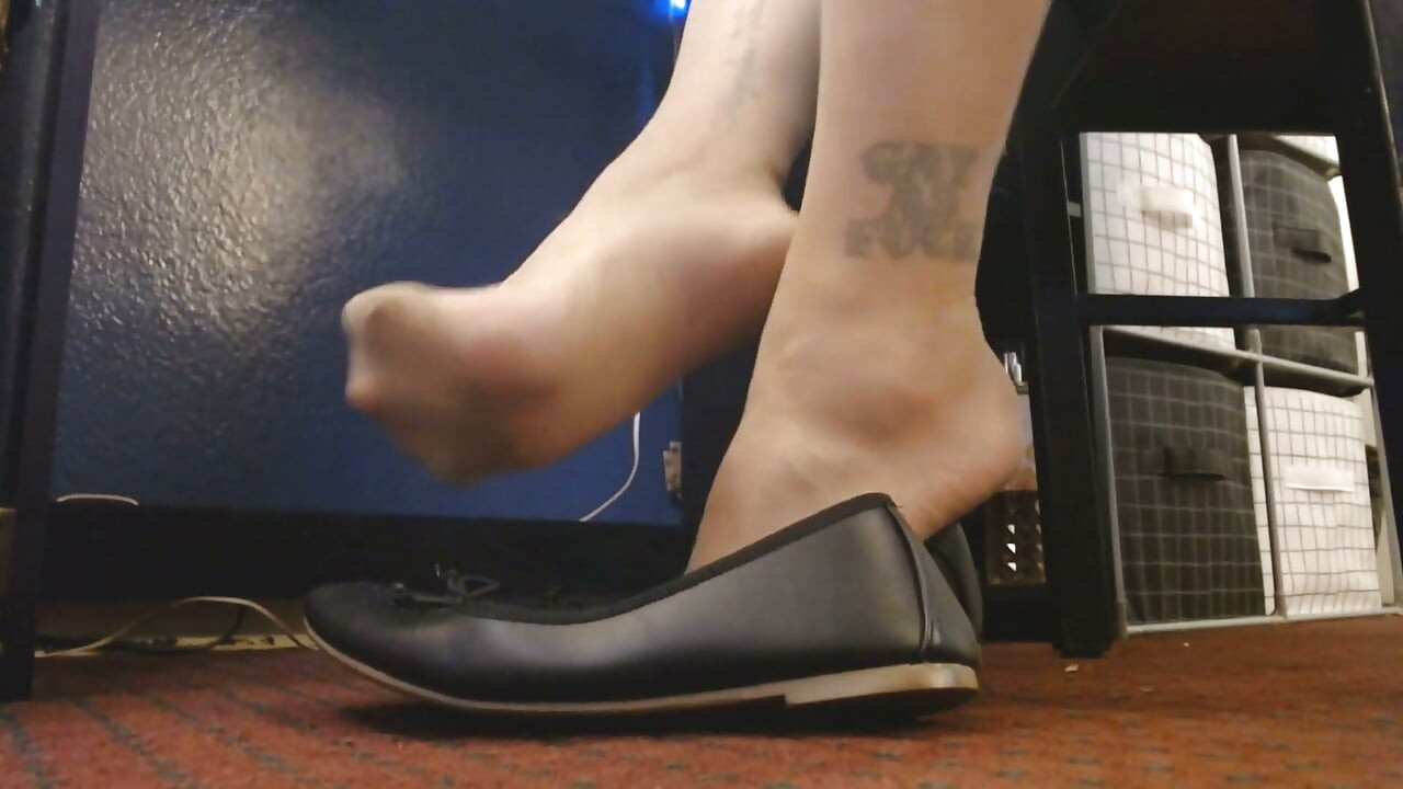Gros plan, chaussettes en collants, ballerine, taquinage