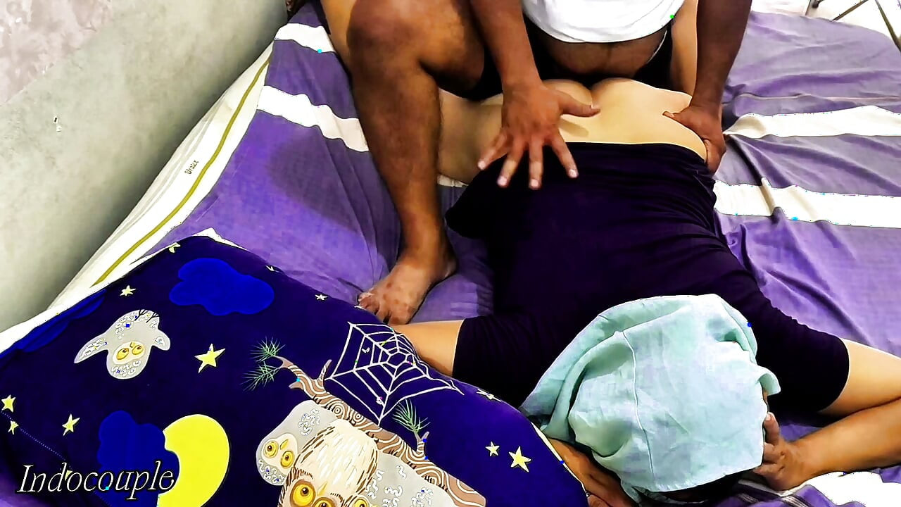 Panti pijat sensual sama gadis seksi dengan rok mini kebaya lagi asik pijat