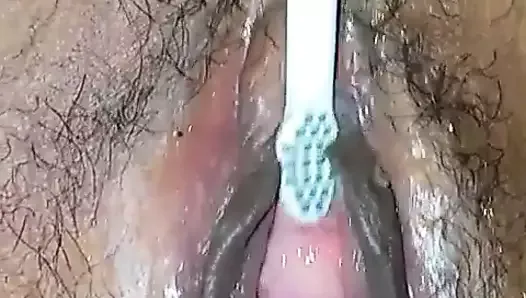 Tooth brush squirt